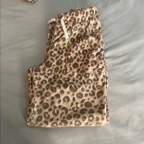 Velour Leopard Print Sweater and Pants set - Picture 5 of 9